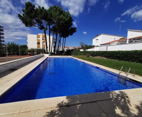 APARTAMENT A TOCAR EL PORT NAUTIC AMB PISCINA, TENIS, PARQUING COMUNITARI, ASCENSOR I CONSERGE