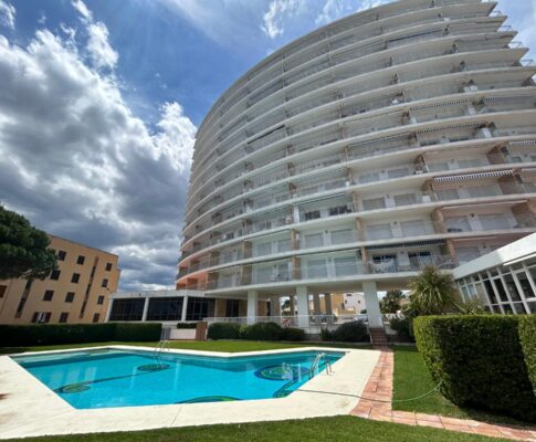 Apartment on the seafront with great sea views L’Escala